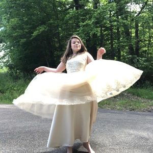 Meet your Posher, Alyssa